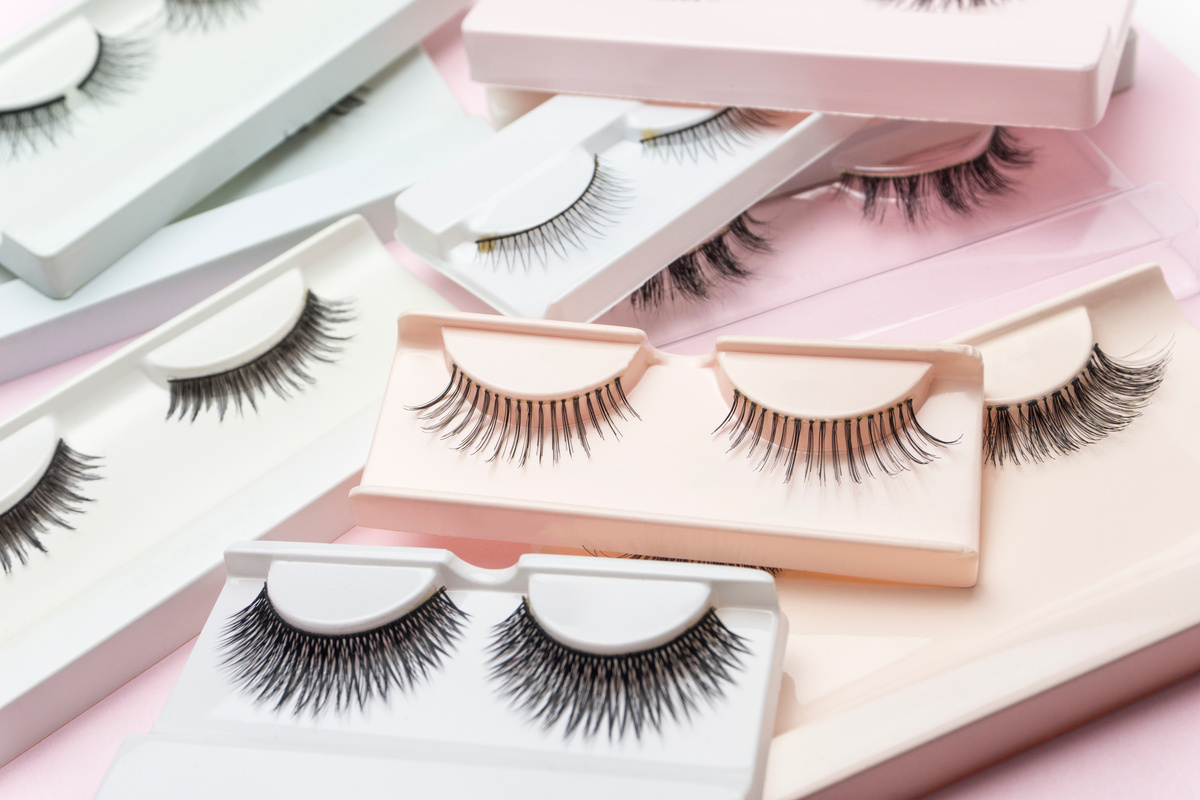 Boxes of false eyelashes